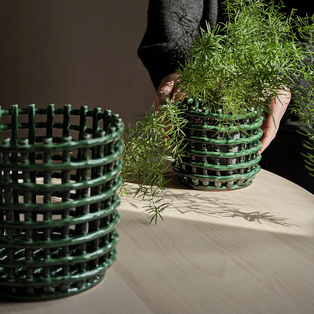 ferm LIVING Košík Ceramic Small, Emerald Green - DESIGNSPOT