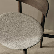 ferm LIVING Jídelní židle Herman Wood, Soft Bouclé, White Beech / Off-White - DESIGNSPOT