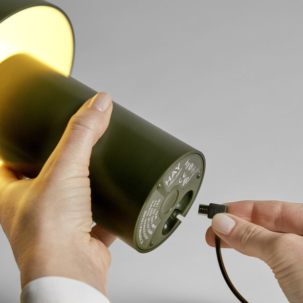 HAY Přenosná lampa PC Portable, Dusty Red - DESIGNSPOT