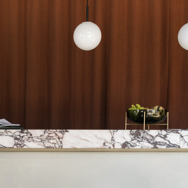Audo Copenhagen Mísa Echasse M, Smoke / Brushed Brass - DESIGNSPOT