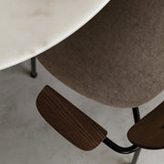 Audo Copenhagen Jídelní židle Co, Black / Dark Oak - DESIGNSPOT