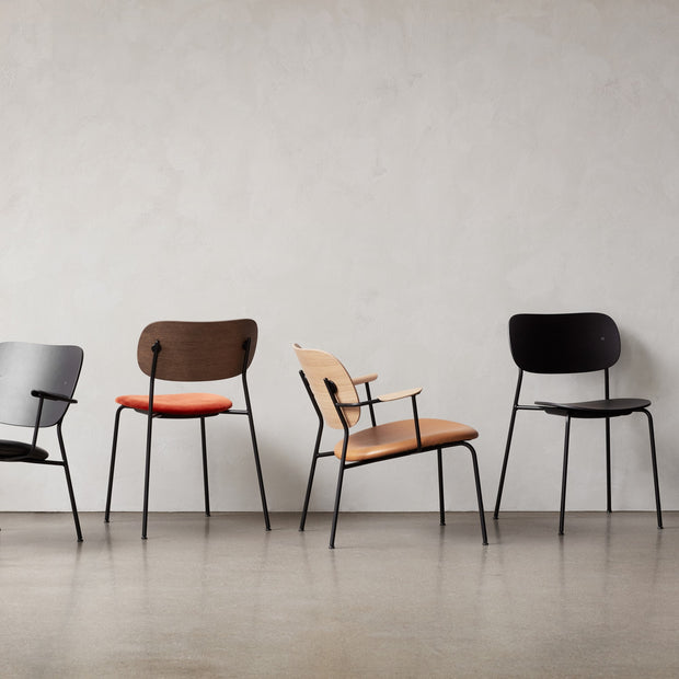 Audo Copenhagen Jídelní židle Co, Black / Dark Oak - DESIGNSPOT