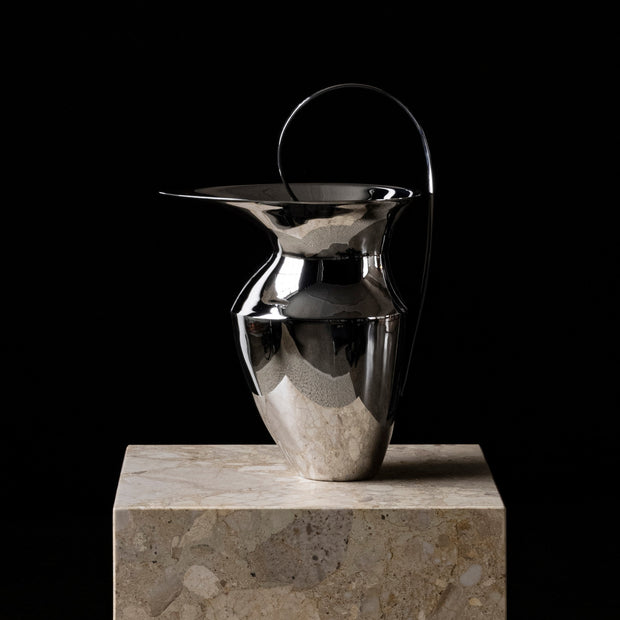 Audo Copenhagen Džbán Etruscan Pitcher, H30 - DESIGNSPOT