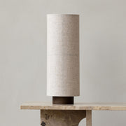 Audo Copenhagen Stolní lampa Hashira, Raw - DESIGNSPOT