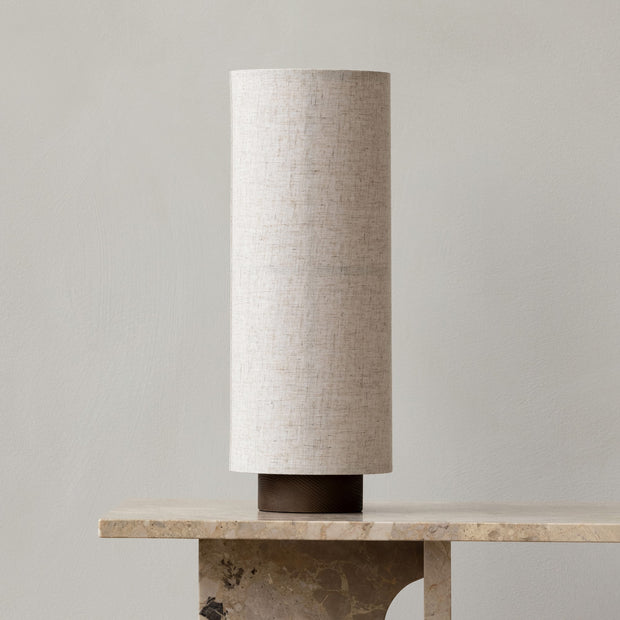 Audo Copenhagen Stolní lampa Hashira, Raw - DESIGNSPOT