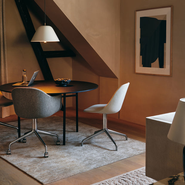 Audo Copenhagen Jídelní stůl Snaregade Ø138, Black Oak - DESIGNSPOT