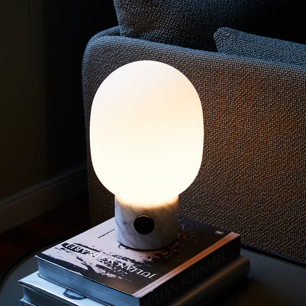 Audo Copenhagen Stolní lampa JWDA Marble, White - DESIGNSPOT