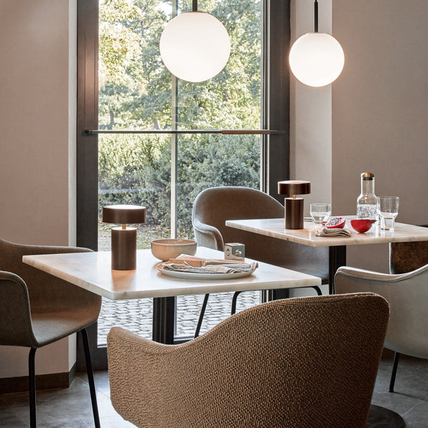Audo Copenhagen Jídelní židle Harbour, Dark Oak / Burned Red - DESIGNSPOT