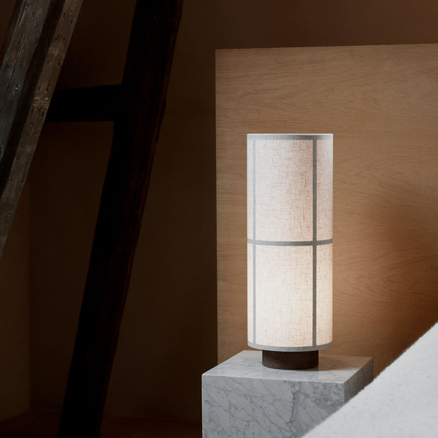 Audo Copenhagen Stolní lampa Hashira, Raw - DESIGNSPOT