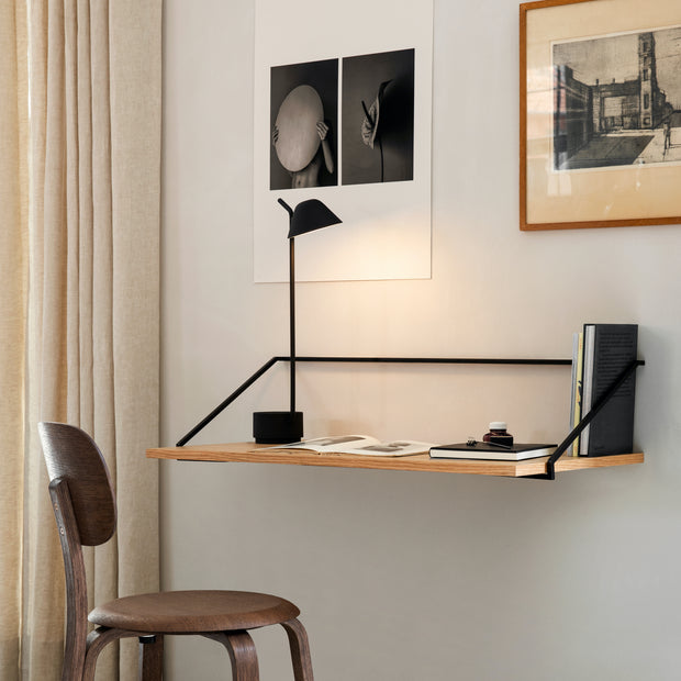 Audo Copenhagen Stolní lampa Peek, Black - DESIGNSPOT