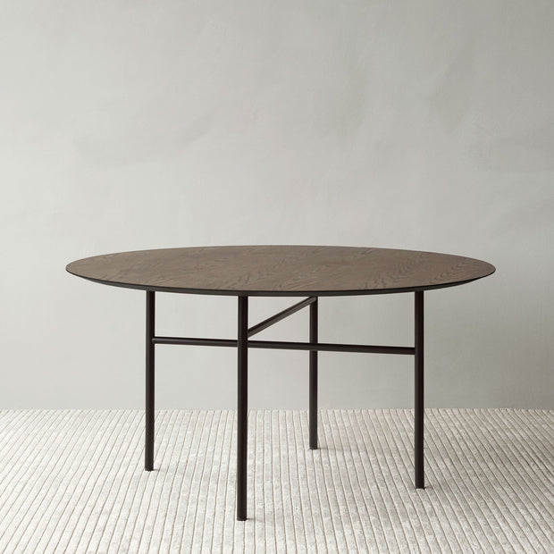Audo Copenhagen Jídelní stůl Snaregade Ø138, Black Oak - DESIGNSPOT