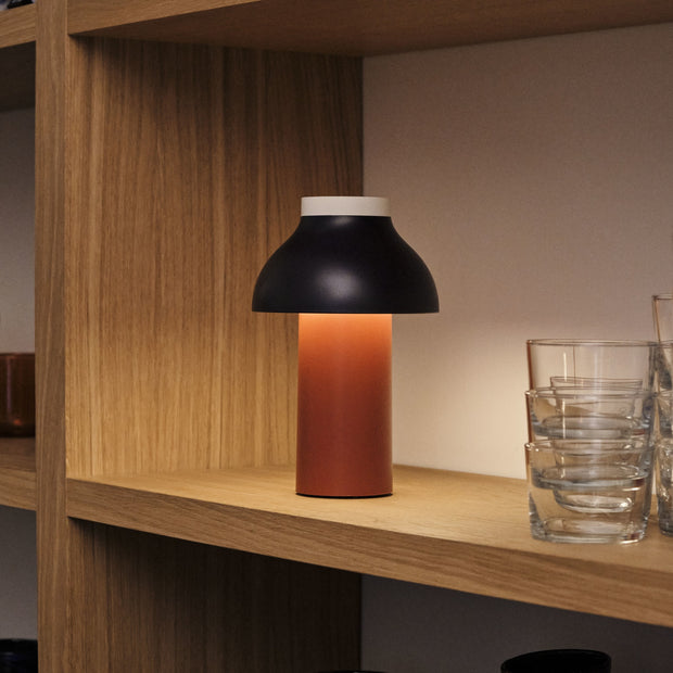 HAY Přenosná lampa PC Portable, Dusty Red - DESIGNSPOT