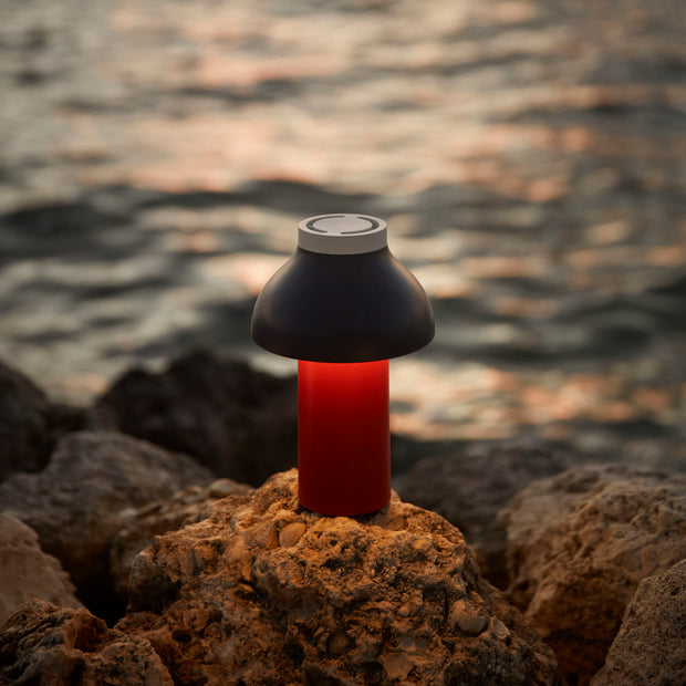 HAY Přenosná lampa PC Portable, Dusty Red - DESIGNSPOT