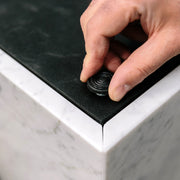 Audo Copenhagen Odkládací stolek Plinth Cubic, Black Marble - DESIGNSPOT