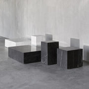 Audo Copenhagen Odkládací stolek Plinth Cubic, Grey Marble - DESIGNSPOT