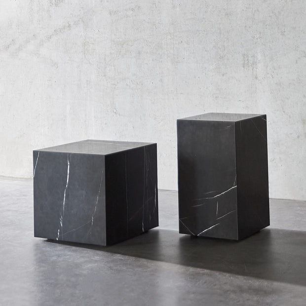 Audo Copenhagen Odkládací stolek Plinth Cubic, Black Marble - DESIGNSPOT