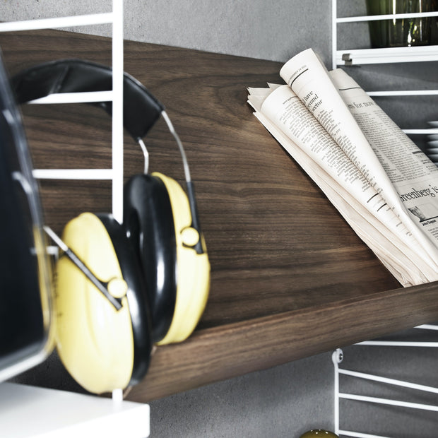 String Police na časopisy Magazine Shelf 58 x 30, Walnut - DESIGNSPOT