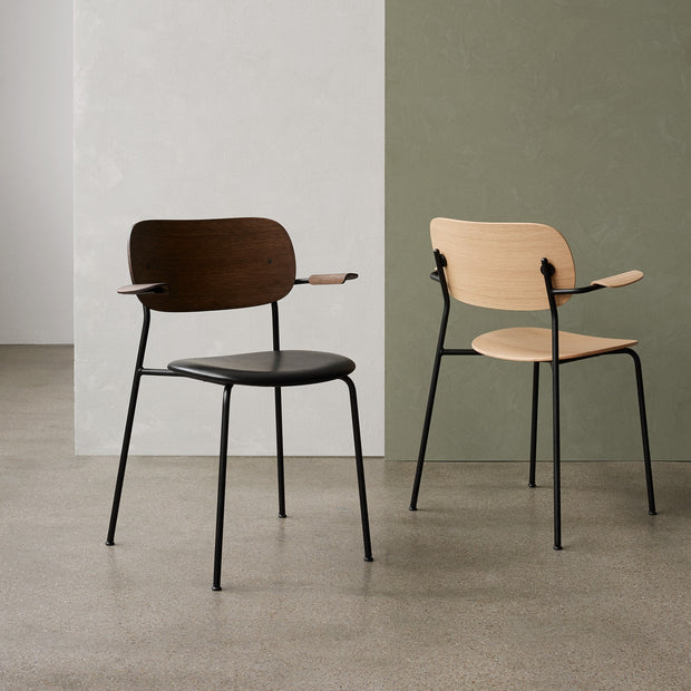 Audo Copenhagen Jídelní židle Co, Black / Dark Oak - DESIGNSPOT