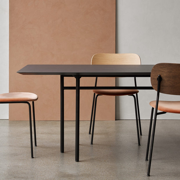 Audo Copenhagen Jídelní židle Co, Black / Dark Oak - DESIGNSPOT